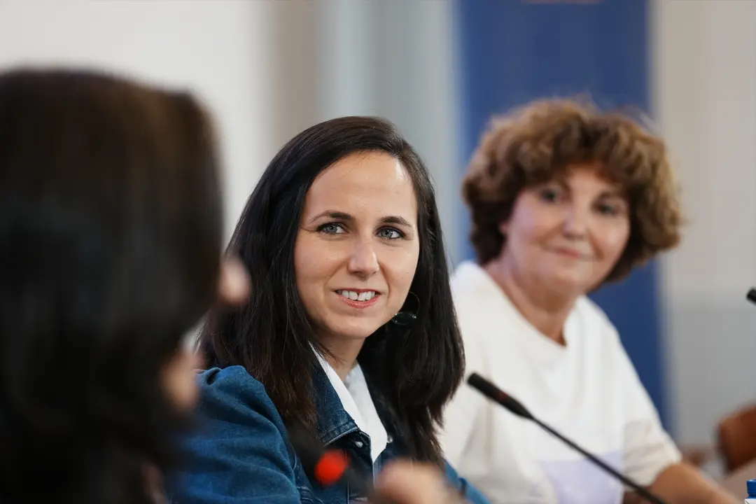 La secretaria general de Podemos y ministra de Derechos Sociales y Agenda 2030, Ione Belarra (c). EP / H. Bilbao