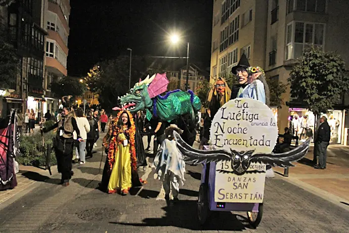 Pasacalles de la pasada edici&oacute;n de &lsquo;La Noche Encuentada&rsquo; de Reinosa. / AEE