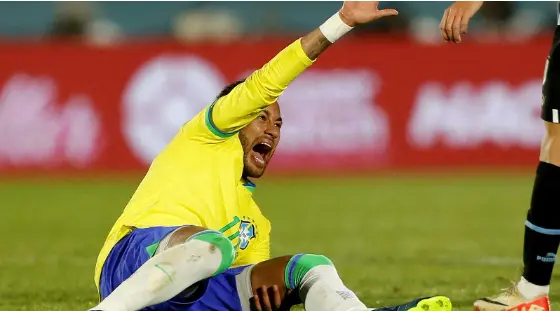 Neymar se rompe el ligamento cruzado y el menisco y se perder&aacute; lo que resta de tempora