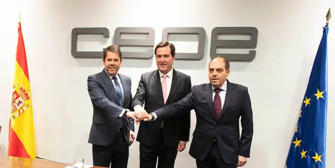 El presidente de Cepyme, Gerardo Cuerva; el presidente de CEOE; Antonio Garamendi, y el presidente de ATA, Lorenzo Amor
CEOE
(Foto de ARCHIVO)
17/1/2019