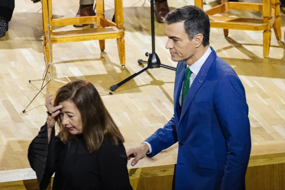 El presidente del Gobierno en funciones, Pedro S&aacute;nchez, y la presidenta del Congreso de los Diputados, Francina Armengol. EP / Carlos Luj&aacute;n