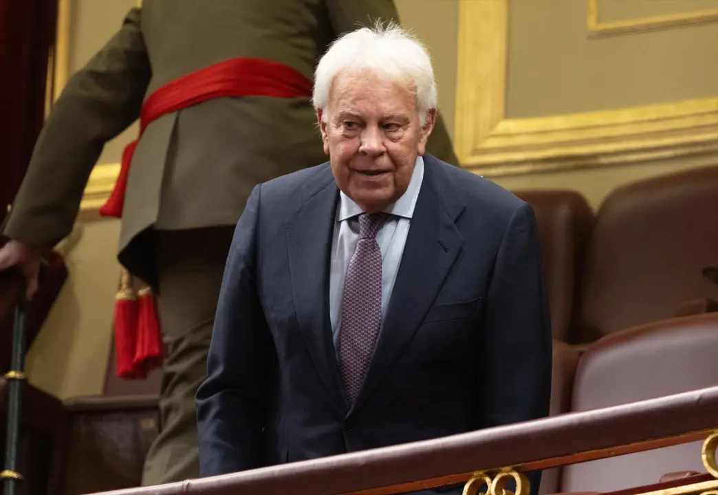 El expresidente del Gobierno Felipe Gonz&aacute;lez durante el acto de jura de la Constituci&oacute;n ante las Cortes Generales. EP / Eduardo Parra