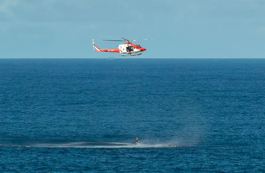 El helic&oacute;ptero del Grupo de Emergencias y Salvamento (GES) del Gobierno de Canarias. EFE / Adriel Perdomo