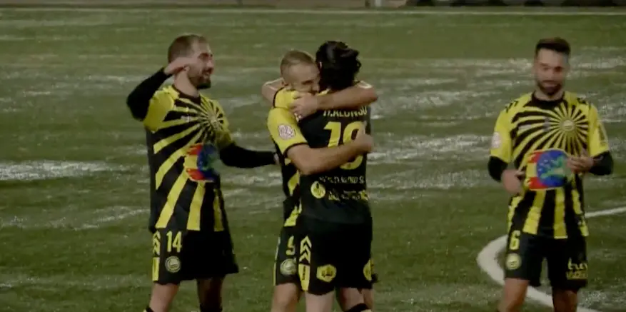 Los jugadores del Cay&oacute;n celebrando el pase.