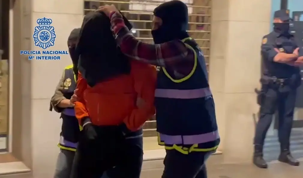 Detenido en Terrassa (Barcelona) por difundir postulados yihadistas y amenazar al colectivo jud&iacute;o y LGTBI. EP