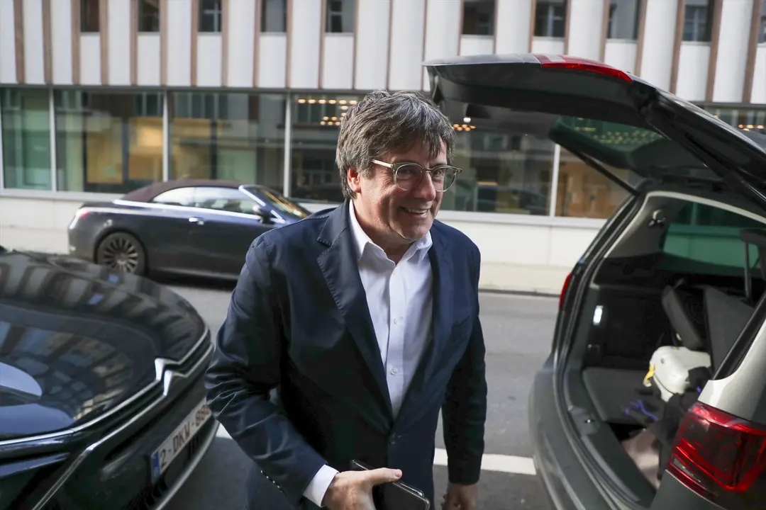 El expresidente de la Generalitat Carles Puigdemont a su salida del Parlamento Europeo. EP
