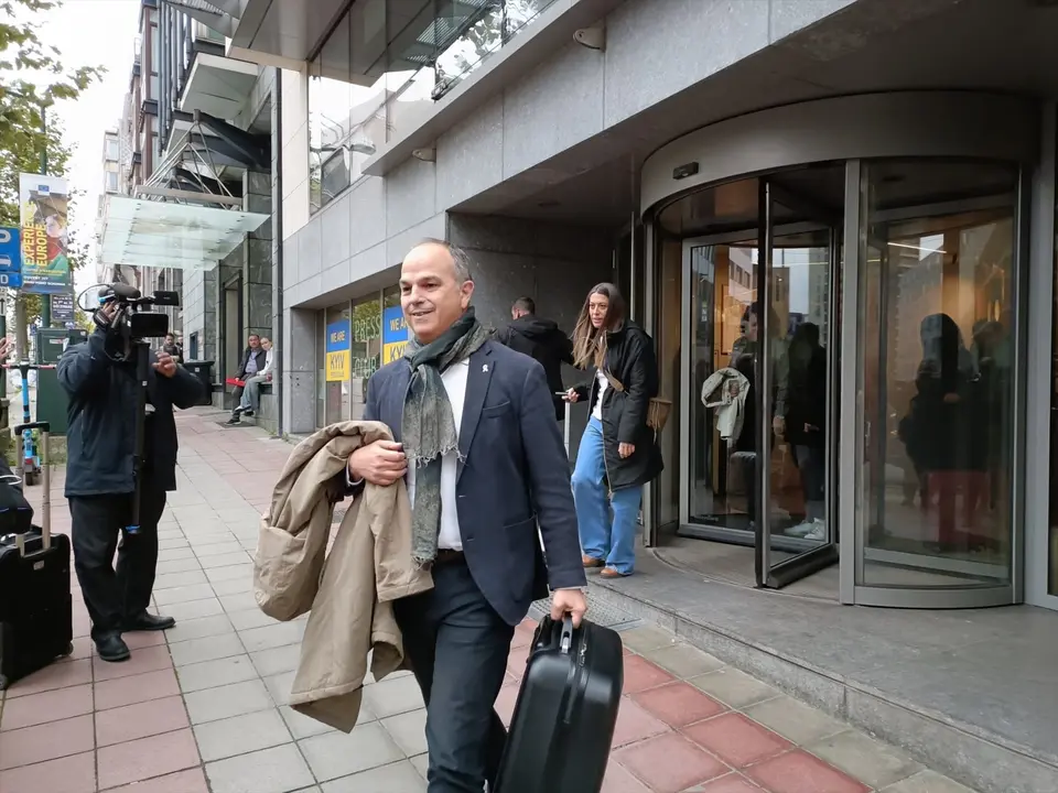 El secretario general de Junts, Jordi Turull y la portavoz en el Congreso, Miriam Nogueras abandonan el Press Club de Bruselas. EP