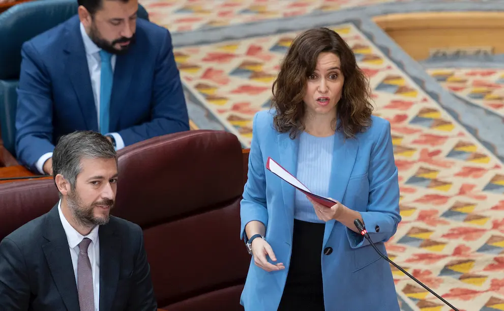 La presidenta de la Comunidad de Madrid, Isabel D&iacute;az Ayuso, interviene durante un pleno en la Asamblea de Madrid, a 8 de noviembre de 2023, en Madrid (Espa&ntilde;a). La Asamblea de Madrid acoge un nuevo Pleno, adelantado por el festivo del D&iacute;a de Nuestra Se&ntilde;ora de la Almudena, donde se tratan como temas la pol&iacute;tica nacional y los pactos del PSOE con los independentistas de cara a la investidura de Pedro S&aacute;nchez. La sesi&oacute;n plenaria ha comenzado con un minuto de silencio por el asesinato de una mujer a pu&ntilde;aladas en Getafe la semana pasada, un caso que se investiga como posible violencia machista.
Fecha: 08/11/2023. leer menos

Firma: Alberto Ortega / Europa Press