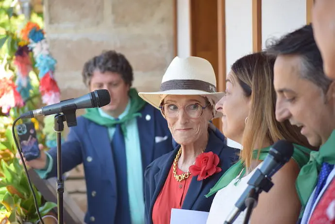 La que fuera diputada regional y primera senadora mujer por Cantabria en la historia de la democracia, Gema D&iacute;az Villegas, junto a S&aacute;enz de Buruaga y el alcalde de Pi&eacute;lagos, Carlos Caram&eacute;s. / A.E.