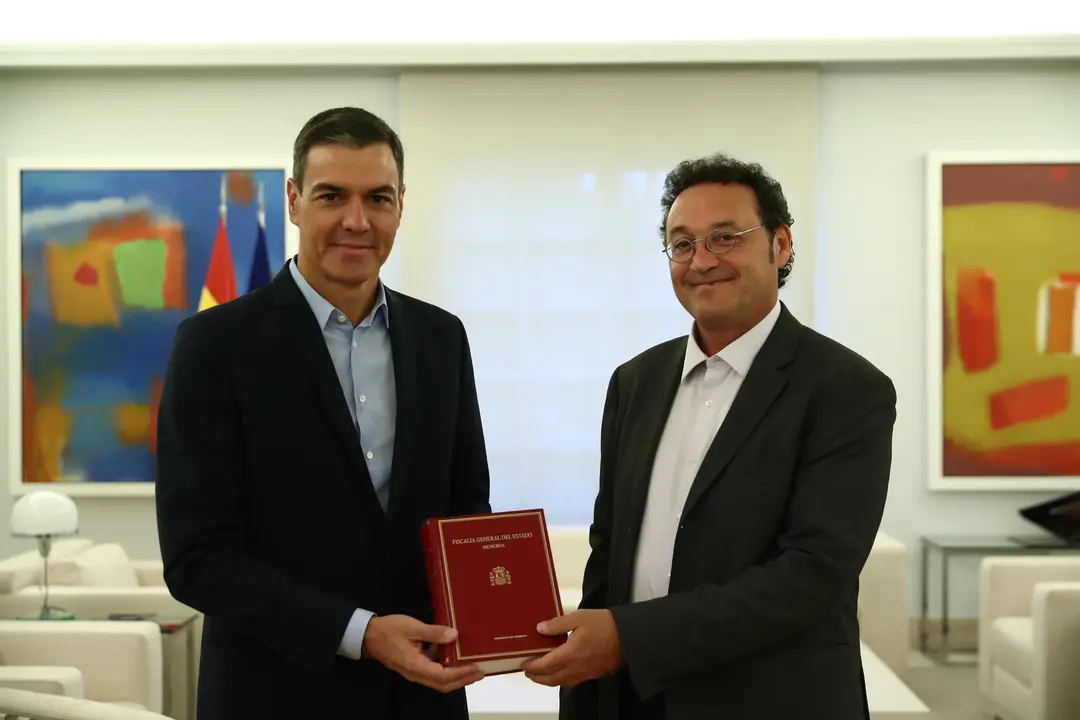 El presidente del Gobierno, Pedro S&aacute;nchez, junto al nuevo fiscal general del Estado, &Aacute;lvaro Garc&iacute;a Ortiz. / Fernando Calvo