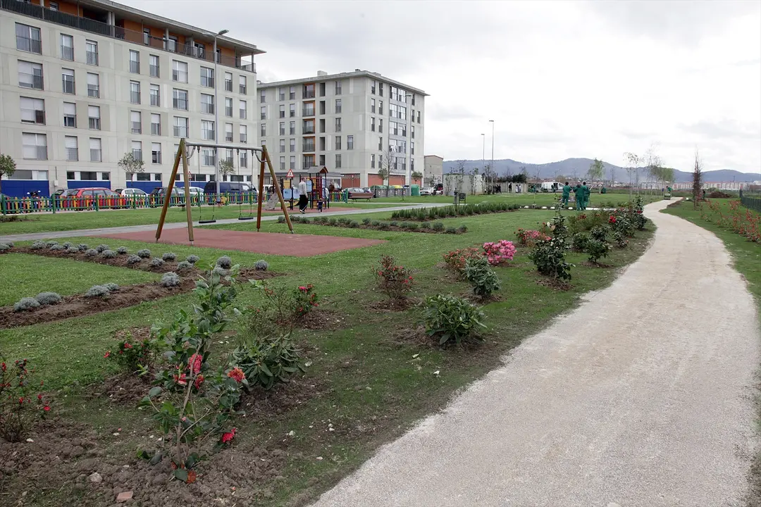 Vista de un jard&iacute;n en Pe&ntilde;acastillo. / Alerta