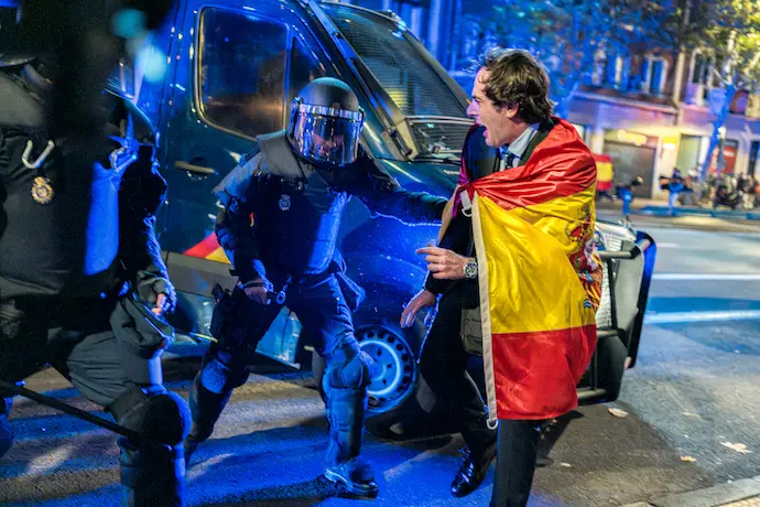 Varios antidisturbios interviniendo, durante una manifestaci&oacute;n contra la amnist&iacute;a frente a la sede del PSOE en Ferraz, a 16 de noviembre de 2023, en Madrid (Espa&ntilde;a). Miles de personas se han concentrado frente a la sede del PSOE en Ferraz por decimocuarta jornada consecutiva para protestar contra el pacto alcanzado entre el PSOE y Junts para la investidura de S&aacute;nchez que incluye una posible ley de amnist&iacute;a. La protesta tiene lugar tras el nombramiento de S&aacute;nchez como nuevo jefe del Ejecutivo en el debate de su investidura.
Diego Radam&eacute;s / Europa Press
(Foto de ARCHIVO)
17/11/2023