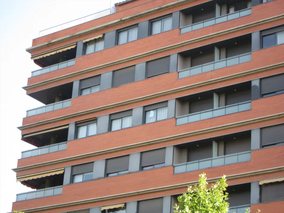 Vista de un edificio residencial. EP