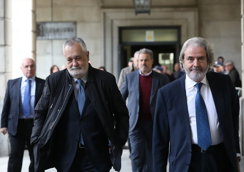 El ex-presidente de la Junta de Andaluc&iacute;a, Jos&eacute; Antonio Gri&ntilde;&aacute;n, llegando al juicio del caso ERE, en noviembre de 2019. EP