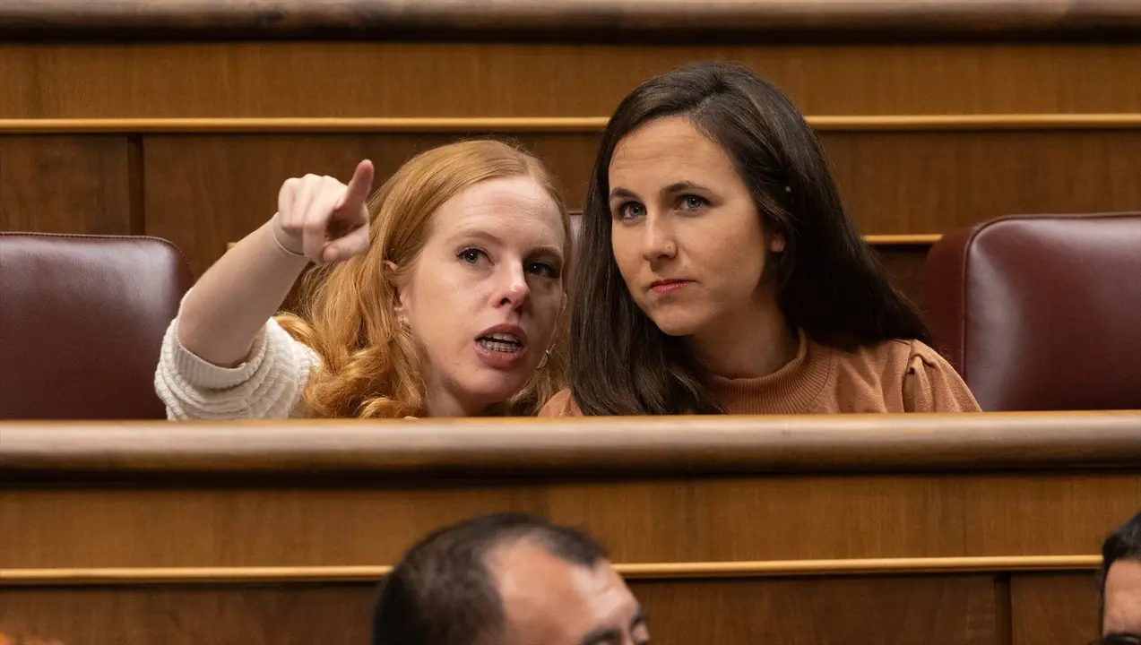 La ex secretaria de Organizaci&oacute;n de Podemos y diputada del partido, Lilith Verstrynge (i) y la secretaria general de Podemos, Ione Belarra (d). EP / Eduardo Parra
