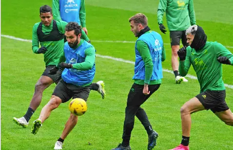 Los hombres de Jos&eacute; Alberto durante los entrenamientos. / aee