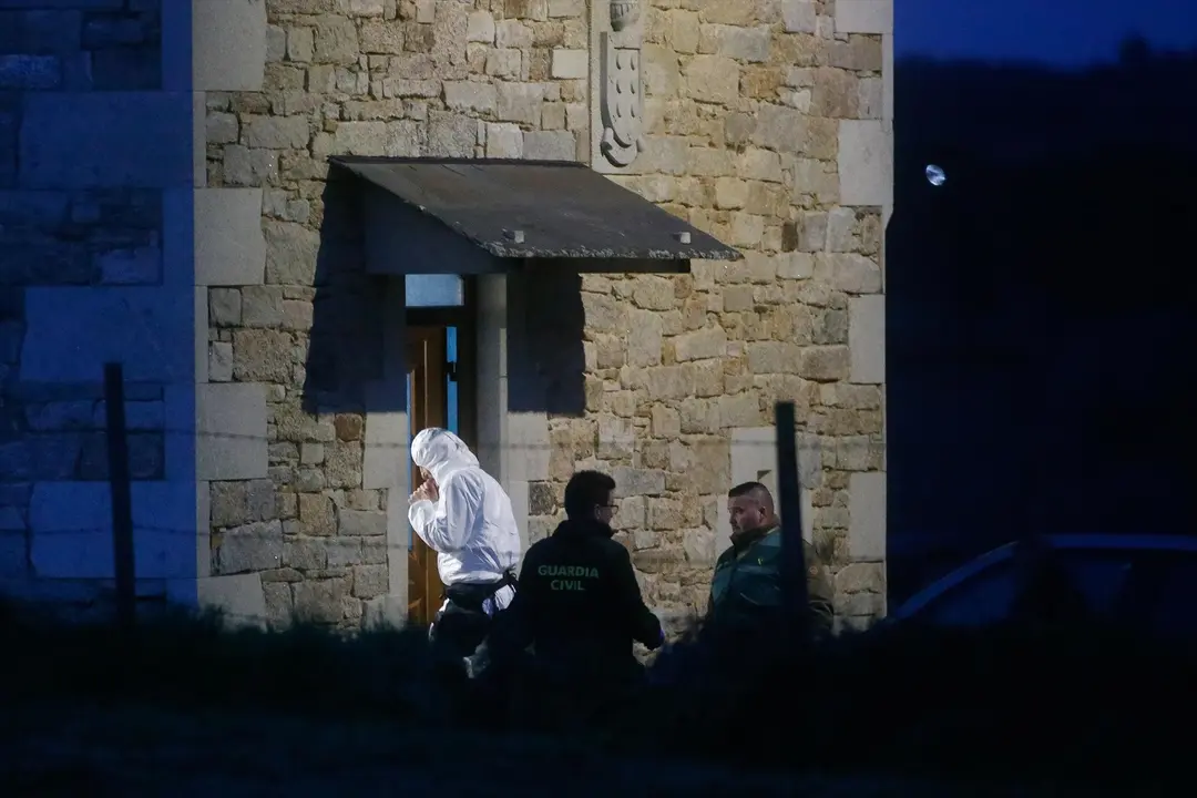 La casa donde se cometi&oacute; el crimen de un hijo que supuestamente asesin&oacute; a su padre de un tiro con un escopeta de caza. / Carlos Castro