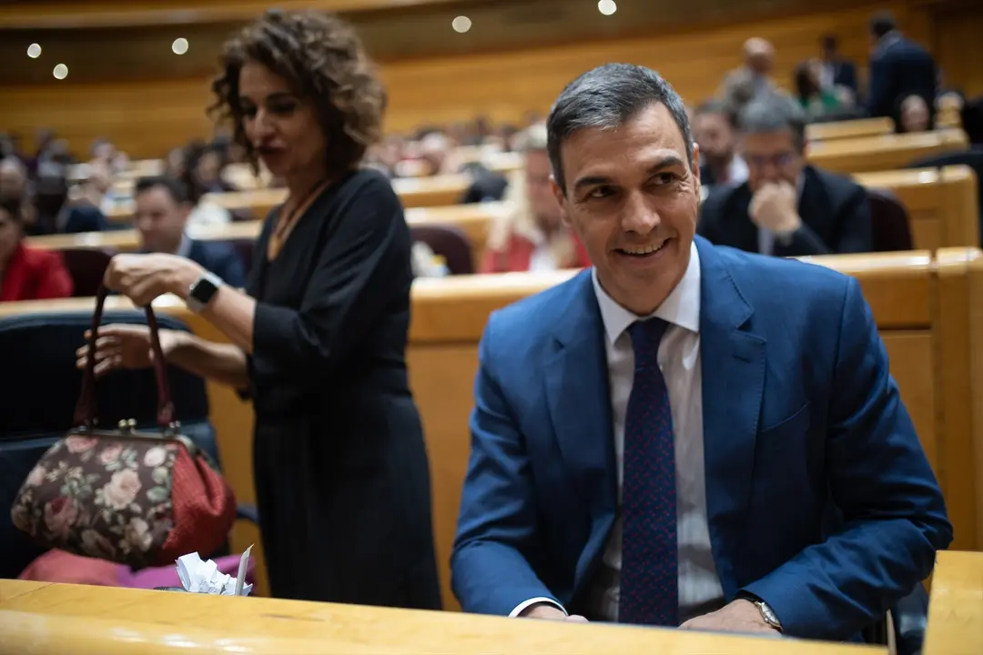 La vicepresidenta primera y ministra de Hacienda, Mar&iacute;a Jes&uacute;s Montero y el presidente del Gobierno, Pedro S&aacute;nchez,. EP / Alejandro Mart&iacute;nez V&eacute;lez