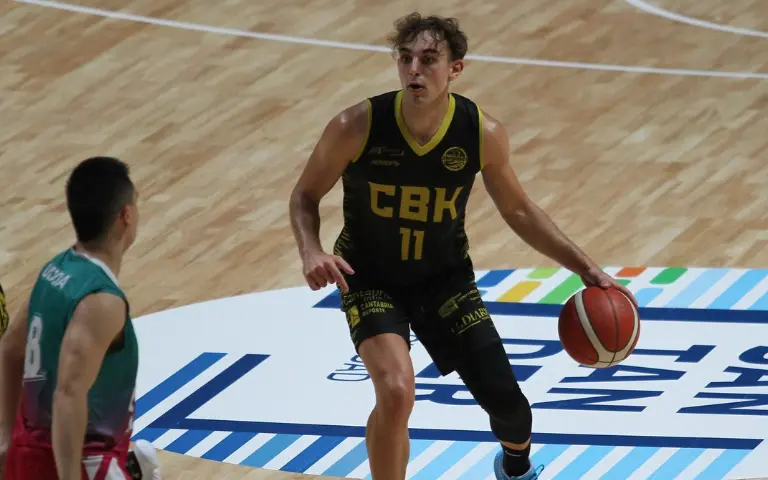 En una emocionante contienda de la Liga EBA de baloncesto, Ulacia ZKE logr&oacute; una victoria ajustada frente a Cantbasket 04 con un marcador final de 81-80.