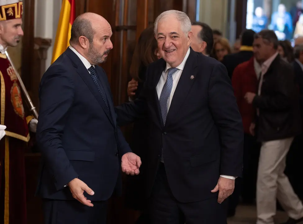 El presidente del TC, C&aacute;ndido Conde-Pumpido y el presidente del Senado, Pedro Roll&aacute;n. EP / Archivo