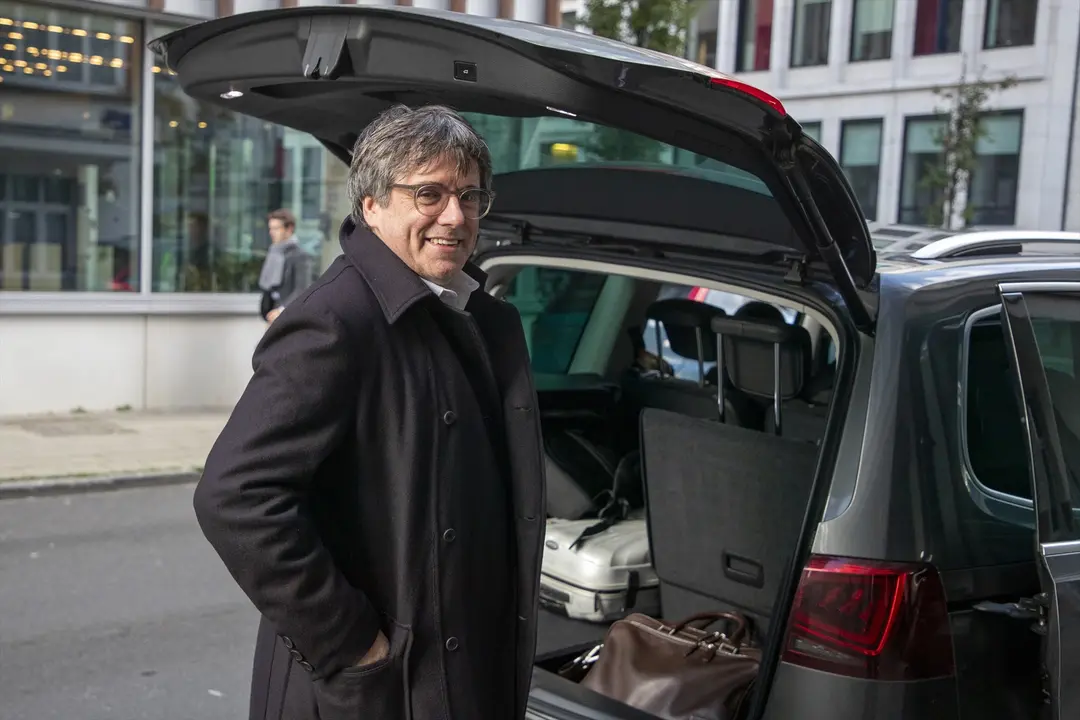 El expresidente de la Generalitat Carles Puigdemont a su salida del Parlamento Europeo, en Bruselas. EP / Archivo