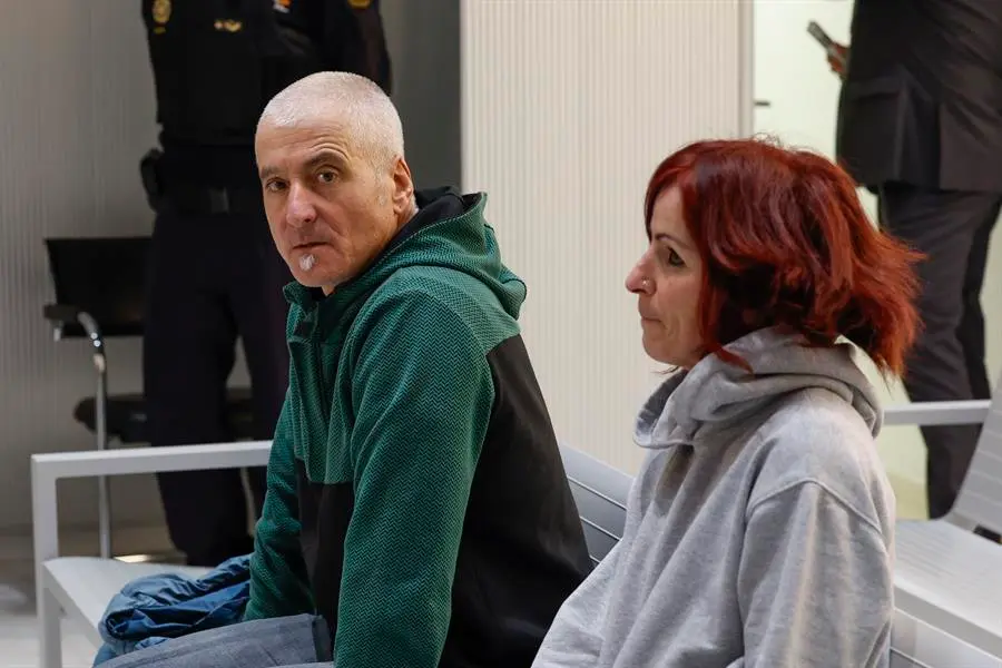 La Audiencia Nacional juzga este mi&eacute;rcoles a los exdirigentes de la banda terrorista ETA Javier Garc&iacute;a Gaztelu 'Txapote' (i) e Irantzu Gallastegi (d) por el asesinato del concejal del PP en Renter&iacute;a (Guip&uacute;zcoa) Manuel Zamarre&ntilde;o. EFE / Javier Liz&oacute;n