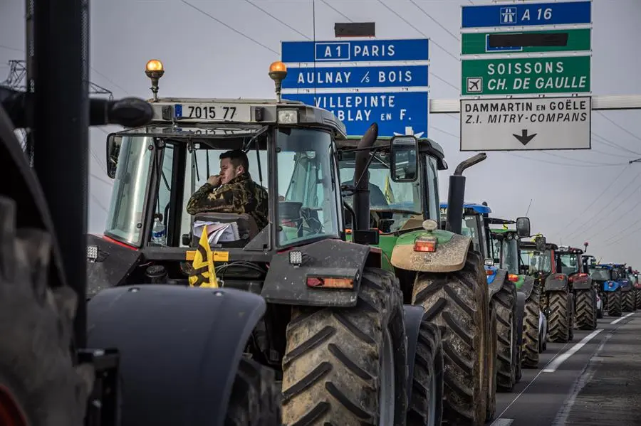 Agricultores franceses durante una protesta esta semana. EFE / CHRISTOPHE PETIT TESSON