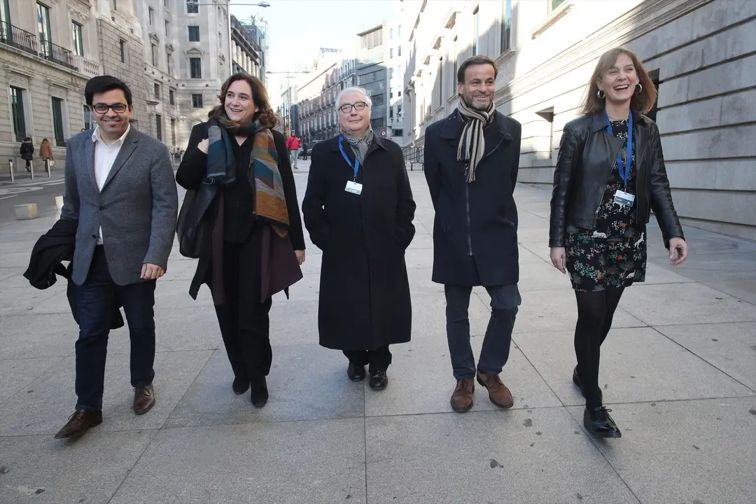 (I-D) Gerardo Pisarello, Ada Colau, Manuel Castells, Jaume Asens y J&eacute;ssica Albiach. EP / Archivo