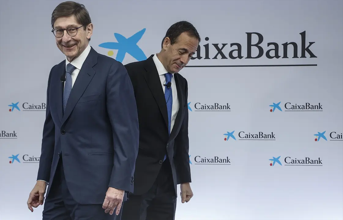 El presidente de CaixaBank, Jos&eacute; Ignacio Goirigolzarri (i), y el consejero delegado de la entidad, Gonzalo Gort&aacute;zar (d). EP / Rober Solsona