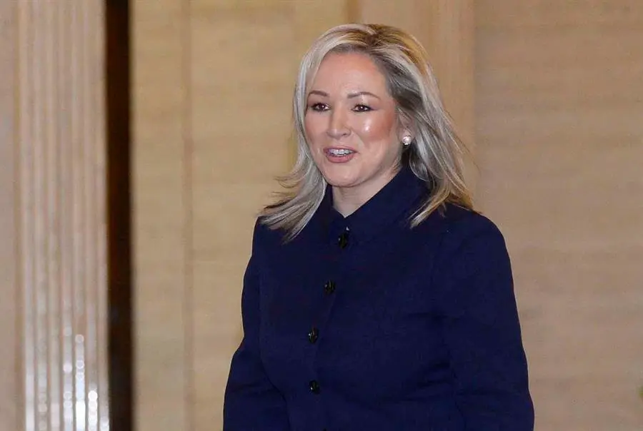 La nueva ministra principal de Irlanda del Norte, Michelle O'Neill, este s&aacute;bado en la sede del Parlamento. EFE / MARK MARLOW