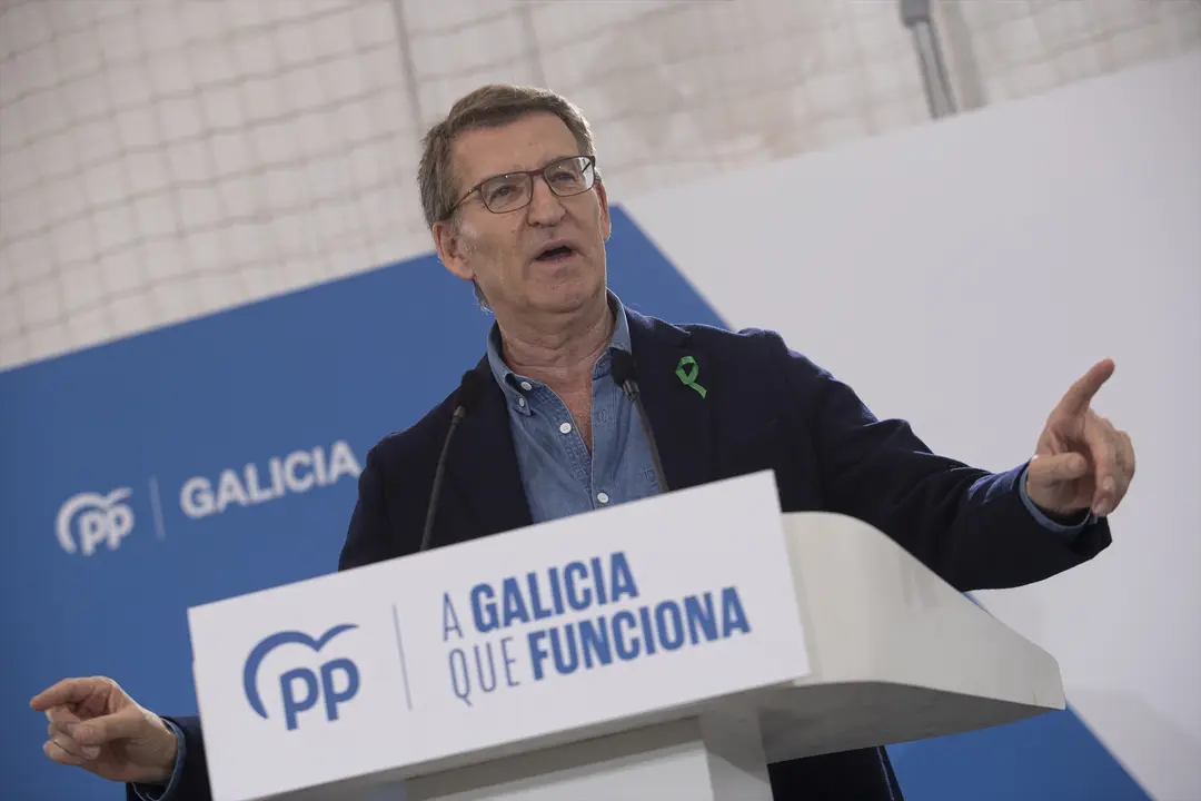 El presidente del PP, Alberto N&uacute;&ntilde;ez Feij&oacute;o, interviene durante una comida del Partido Popular, en el Pabell&oacute;n &Oacute;scar Pereiro. EP / Adri&aacute;n Irago
