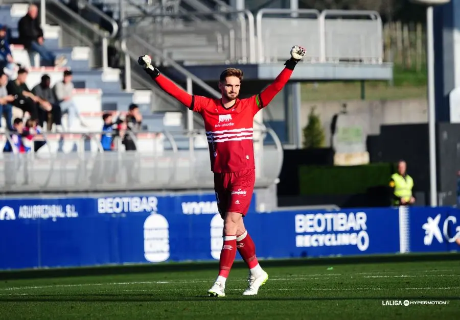 Ezkieta celebra el gol de su equipo. / Liga Hypermotion