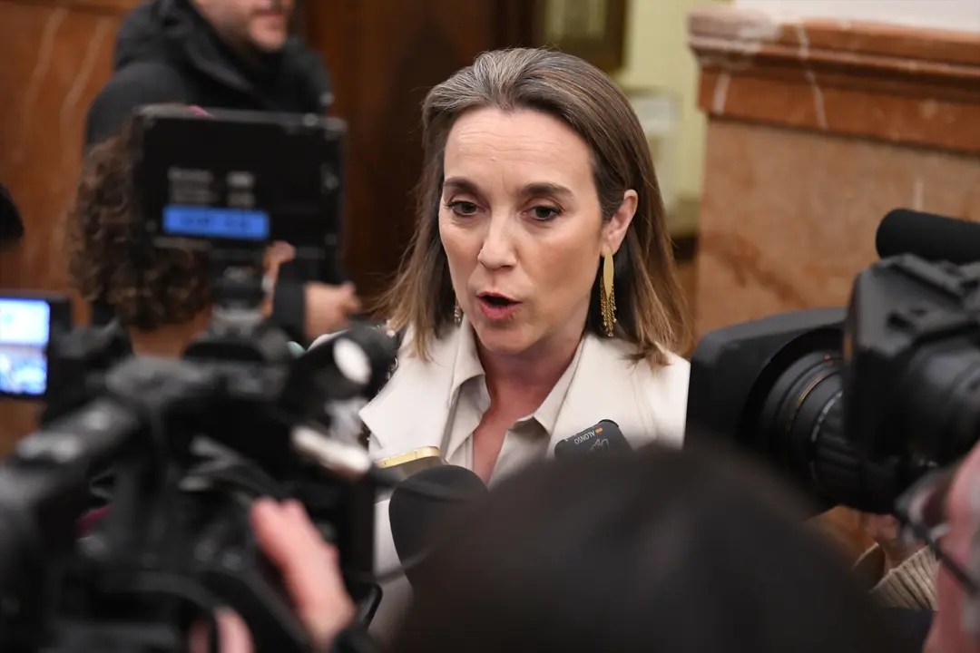 La secretaria general del Partido Popular, Cuca Gamarra, atiende a los medios. EP / Fernando S&aacute;nchez