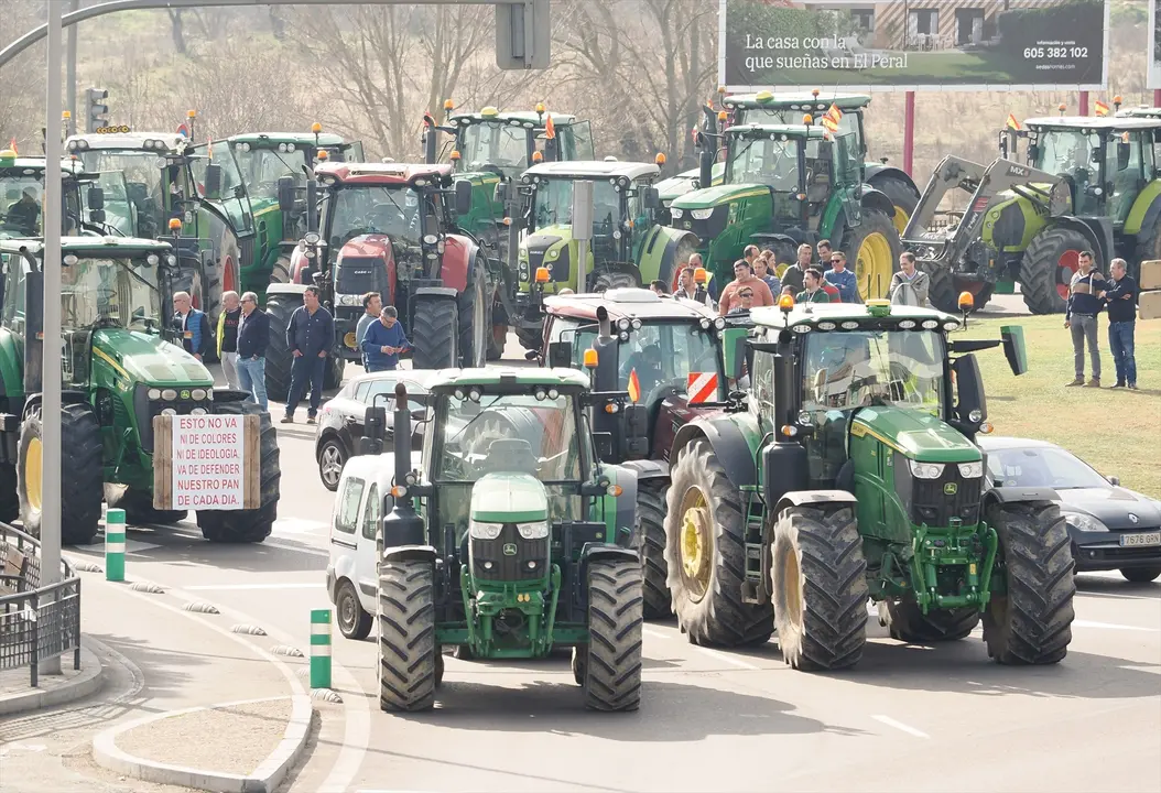 Tractores durante una concentraci&oacute;n en Valladolid, Castilla y Le&oacute;n (Espa&ntilde;a). EP / Claudia Alba