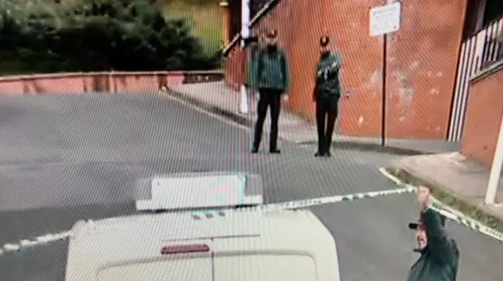 Captura de pantalla TVE donde en estos momentos se custodia el lugar donde se encontr&oacute; el cuerpo. / TVE