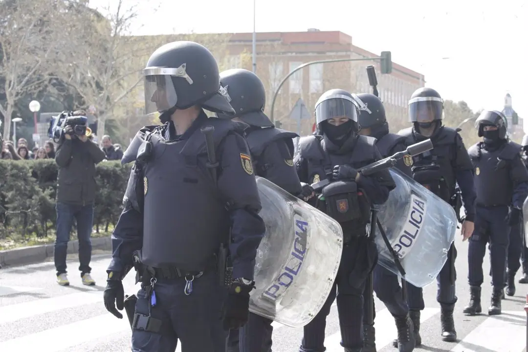 Polic&iacute;as durante los disturbios ne 2017. / EP