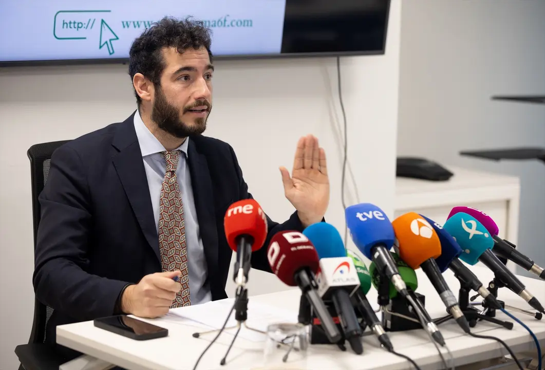 El director General de dP Abogados Consultores, Xaime da Pena, durante una rueda de prensa de la Plataforma 6F. EP / Eduardo Parra