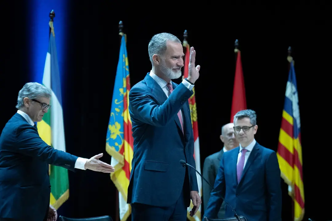 El Rey Felipe VI durante el acto de entrega de los despachos a 160 nuevos jueces, en el Auditori F&ograve;rum del Centro de Convenciones Internacional de Barcelona. EP / David Zorrakino