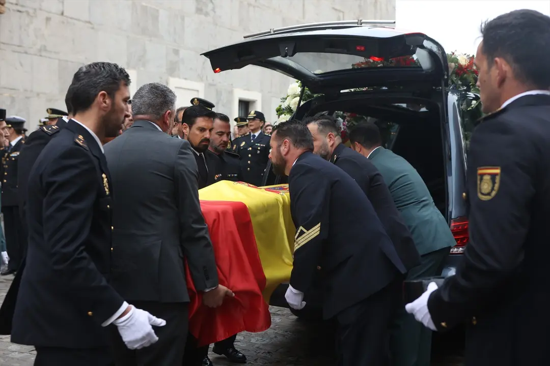 La Catedral de C&aacute;diz acoge el funeral por los guardias civiles arrollados por una narcolancha en Barbate. EP / Nacho Frade
