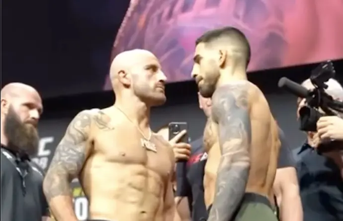 Ilia Topuria y Alexander Volkanovski en UFC 298. / RRSS