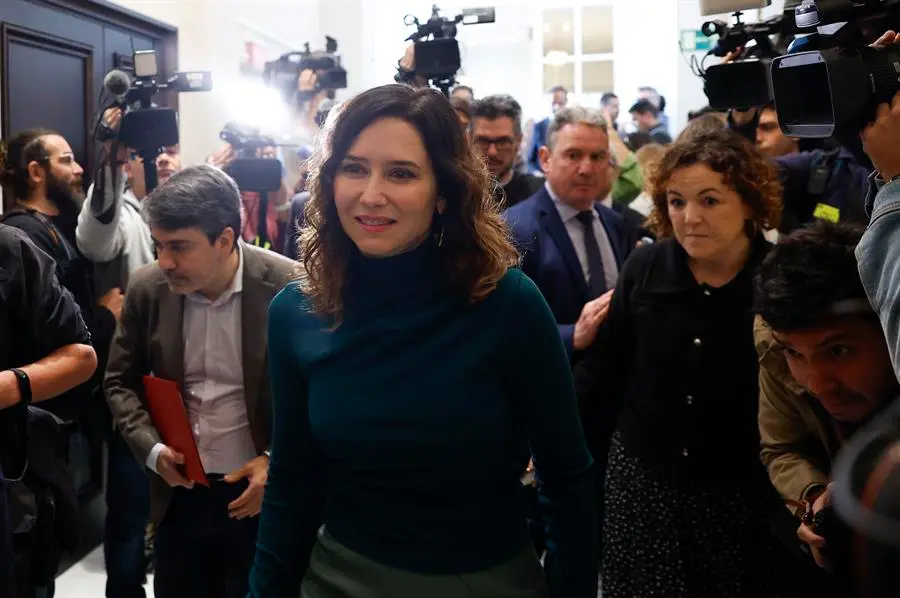 La presidenta de la Comunidad de Madrid, Isabel D&iacute;az Ayuso a su llegada al desayuno informativo de Forum Europa este lunes en Madrid. EFE/ Chema Moya