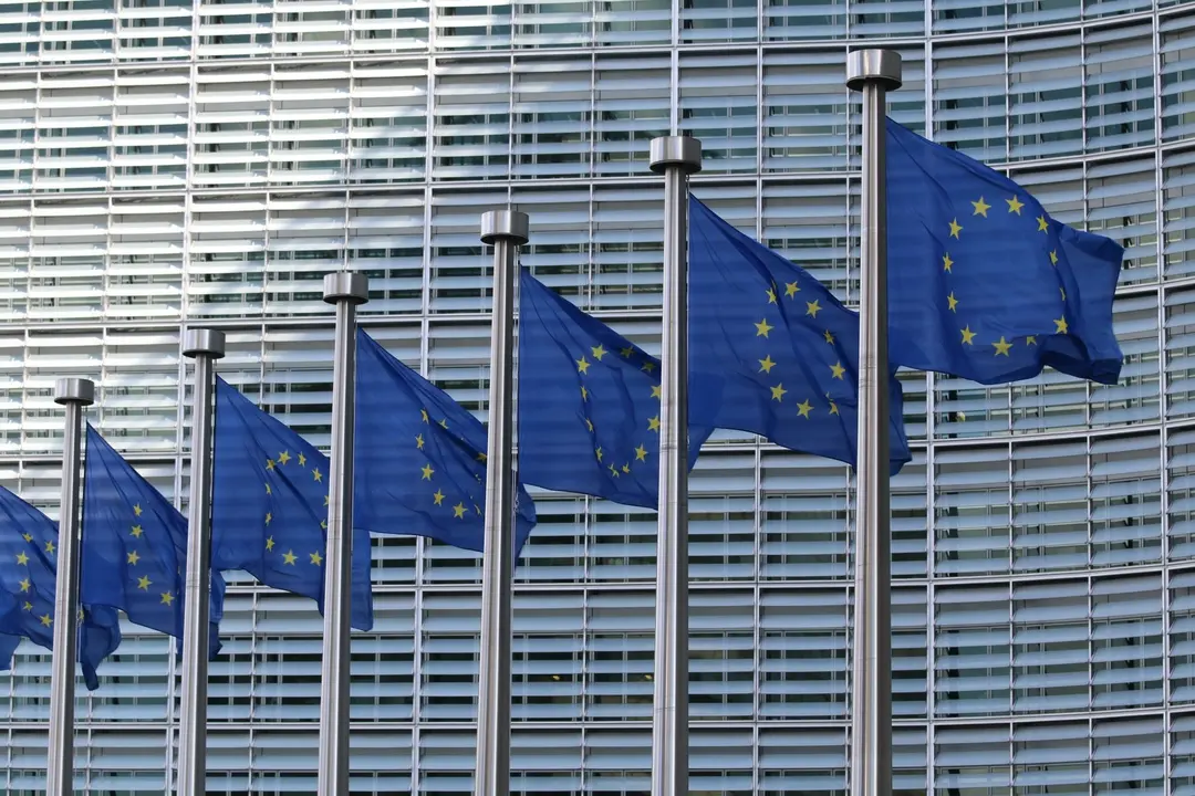 Banderas de la Uni&oacute;n Europea en Bruselas. EP