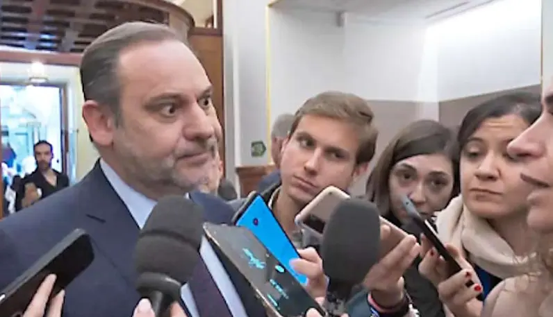 El exministro de Fomento y Transportes, Jos&eacute; Luis &Aacute;balos, al ser preguntado por el caso de corrupci&oacute;n. / ALERTA