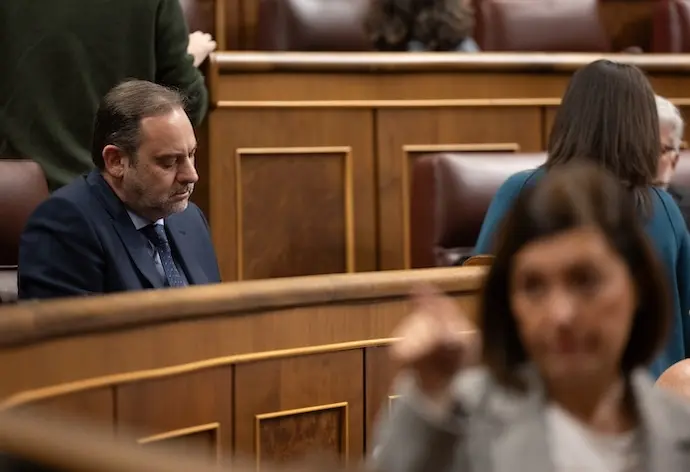 El exiministro de Transportes y diputado del PSOE Jos&eacute; Luis &Aacute;balos durante una sesi&oacute;n plenaria, en el Congreso de los Diputados, a 22 de febrero de 2024, en Madrid (Espa&ntilde;a). El Pleno del Congreso se ha reunido esta semana para celebrar el debate de totalidad del Proyecto de Ley Org&aacute;nica de representaci&oacute;n paritaria y presencia equilibrada de mujeres y hombres. Durante la sesi&oacute;n plenaria, han debatido la enmienda a la totalidad de VOX contra el proyecto de ley org&aacute;nica de paridad que considera &lsquo;&rsquo;ideol&oacute;gica&rsquo;, un tr&aacute;mite que desde el Gobierno esperan que siga su cauce parlamentario. La ley tiene el objetivo de garantizar la paridad en los &oacute;rganos de decisi&oacute;n p&uacute;blicos y privados y por ello obliga a que ning&uacute;n sexo tenga un peso inferior al 40 % en la direcci&oacute;n y el consejo de empresas, en el seno del Gobierno, en las candidaturas electorales y en los &oacute;rganos de relevancia constitucional.
22 FEBRERO 2024;CONGRESO;EDU;PARIDAD
Eduardo Parra / Europa Press
22/2/2024