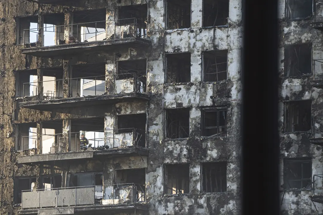 La estructura del edificio tras el incendio de este jueves. EP / Jorge Gil