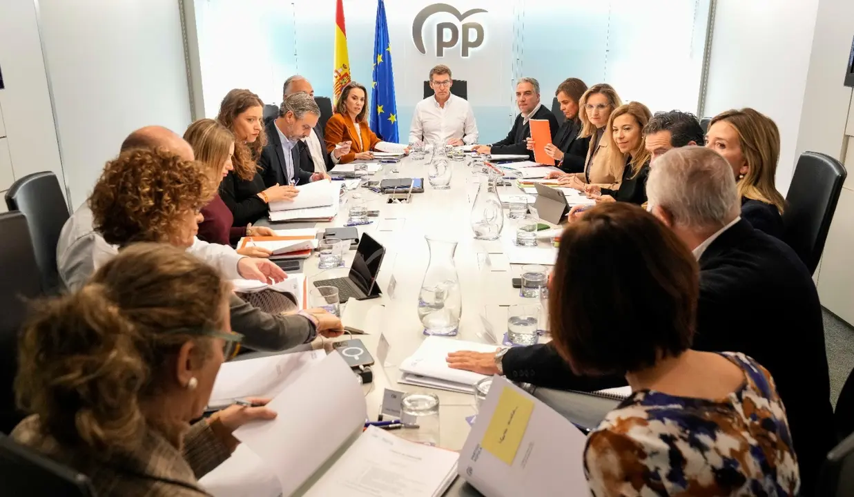 El l&iacute;der del PP, Alberto N&uacute;&ntilde;ez Feij&oacute;o, preside la reuni&oacute;n del comit&eacute; de direcci&oacute;n del PP, centrada en el 'caso Koldo'. EP