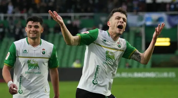 &Iacute;&ntilde;igo Vicente y Aldasoro celebran un gol en El Sardinero. / Racing de Santander