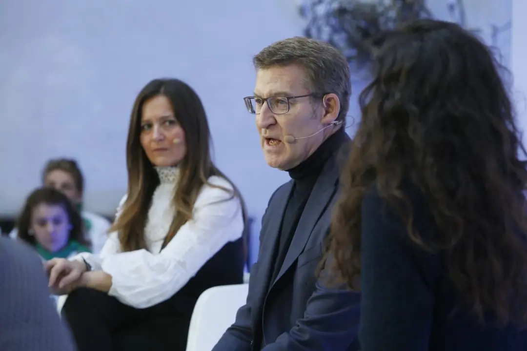 El presidente del PP, Alberto N&uacute;&ntilde;ez Feij&oacute;o, (C). EP