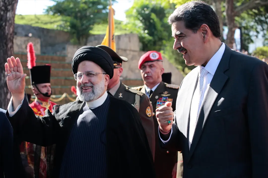 El presidente de Ir&aacute;n, Ebrahim Raisi, y su hom&oacute;logo venezolano, Nicol&aacute;s Maduro. EP