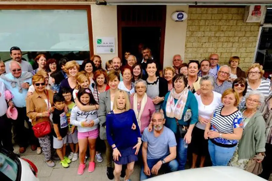 Inauguraci&oacute;n de la nueva sede social de la Asociaci&oacute;n de Vecinos de Entrehuertas. / Alerta